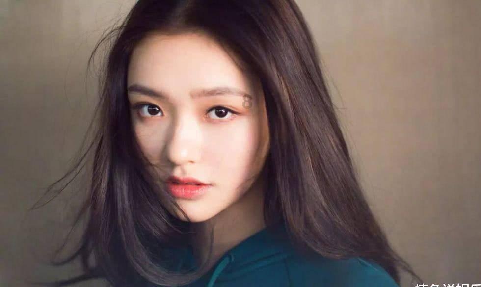 孔雪儿晒live图啦！优越的肩颈线条，浓浓的港式甜美风也太爱了